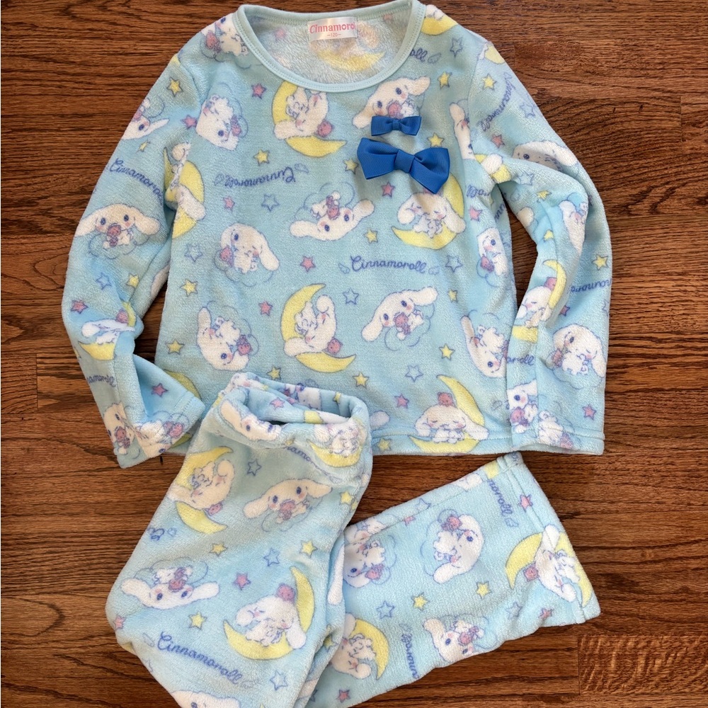 NWOT Cinnamoroll Fleece Pajamas